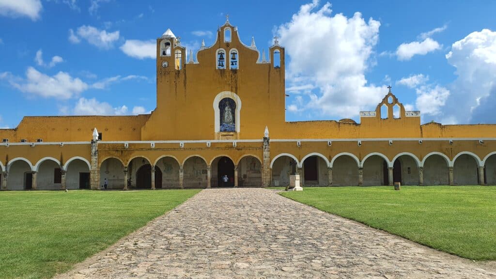 Izamal, A Yucatan-félsziget legnagyobb kolostora