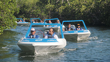 Motorcsónakázás Cancunban